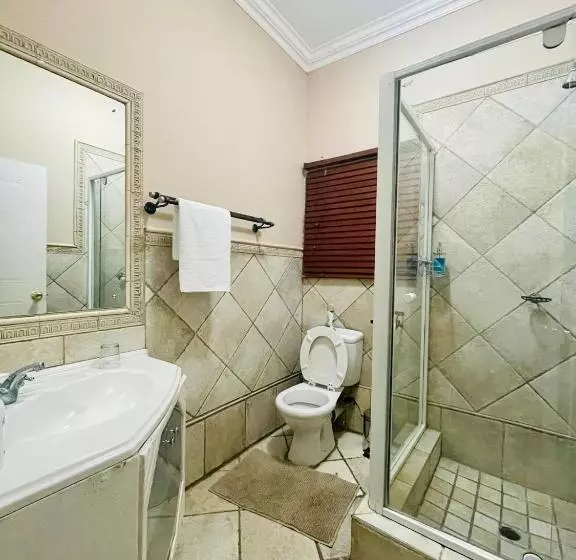 پانسیون The Yacht House