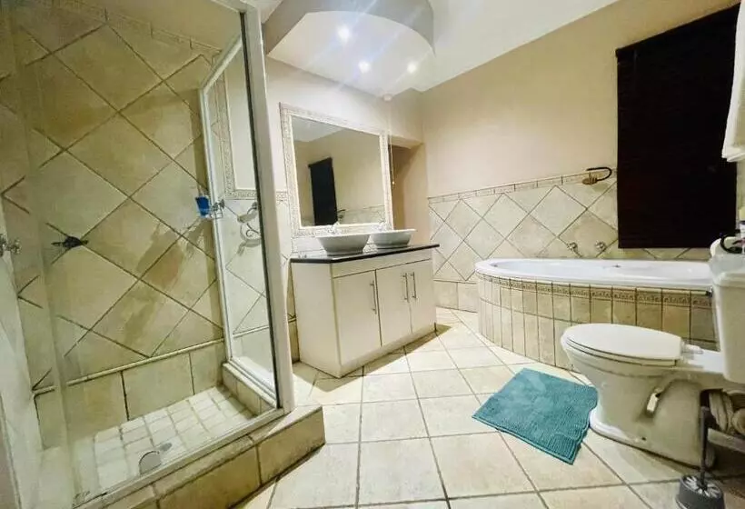 پانسیون The Yacht House