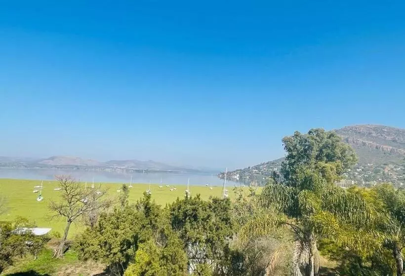 پانسیون The Yacht House