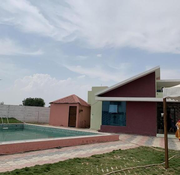 استراحتگاه Kohinoor Farm House