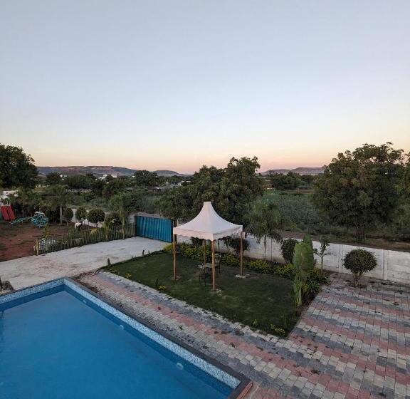 استراحتگاه Kohinoor Farm House