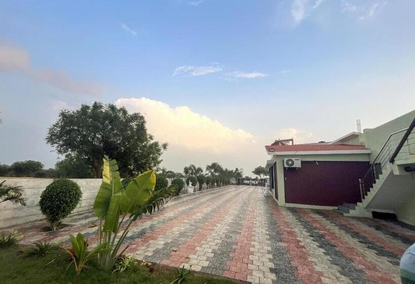 استراحتگاه Kohinoor Farm House