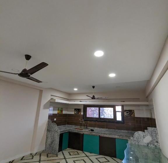 استراحتگاه Kohinoor Farm House