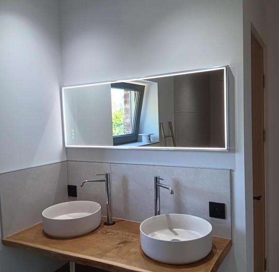 تختخواب و صبحانه La Chambre Des Daines