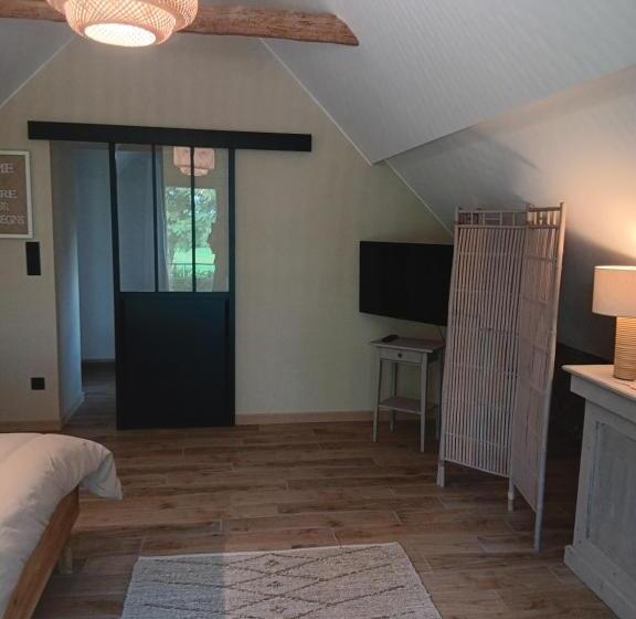 تختخواب و صبحانه La Chambre Des Daines