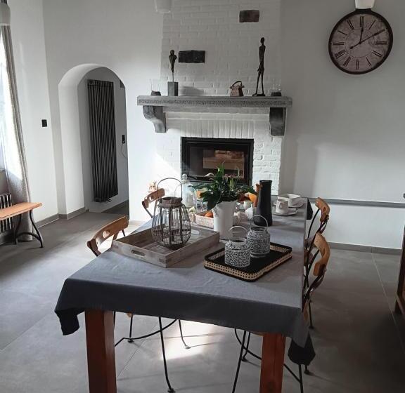 تختخواب و صبحانه La Chambre Des Daines