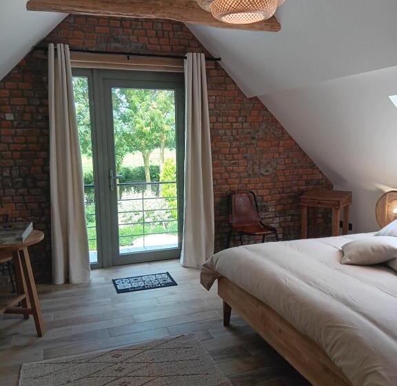 تختخواب و صبحانه La Chambre Des Daines