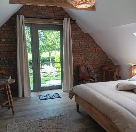 تختخواب و صبحانه La Chambre Des Daines