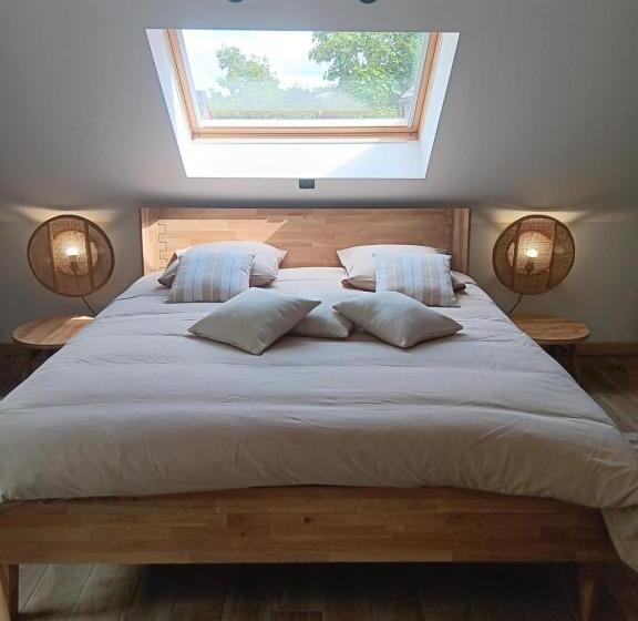 تختخواب و صبحانه La Chambre Des Daines