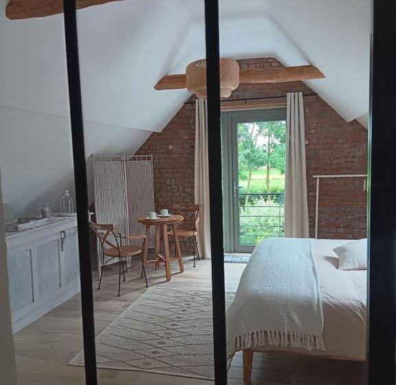 تختخواب و صبحانه La Chambre Des Daines