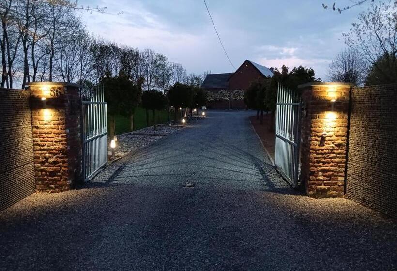 تختخواب و صبحانه La Chambre Des Daines