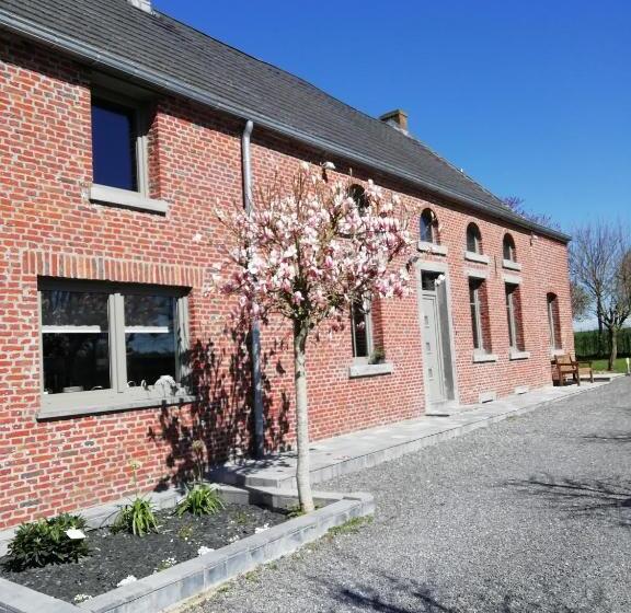 تختخواب و صبحانه La Chambre Des Daines