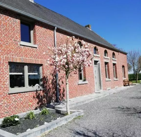 تختخواب و صبحانه La Chambre Des Daines