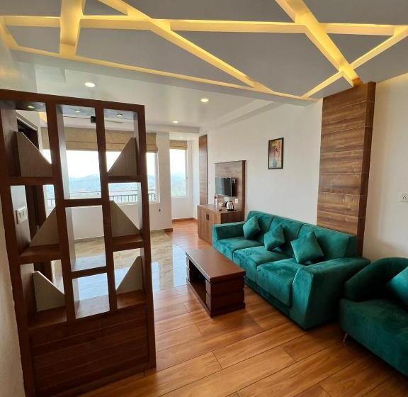 Gee Resort & Heights