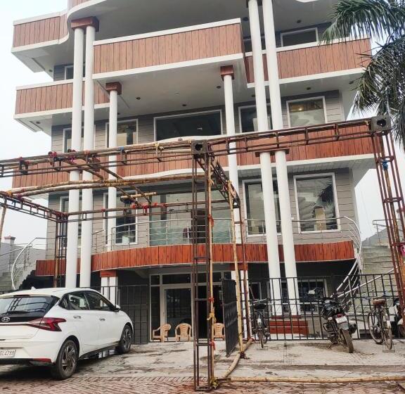 هتل Bhagvati Palace