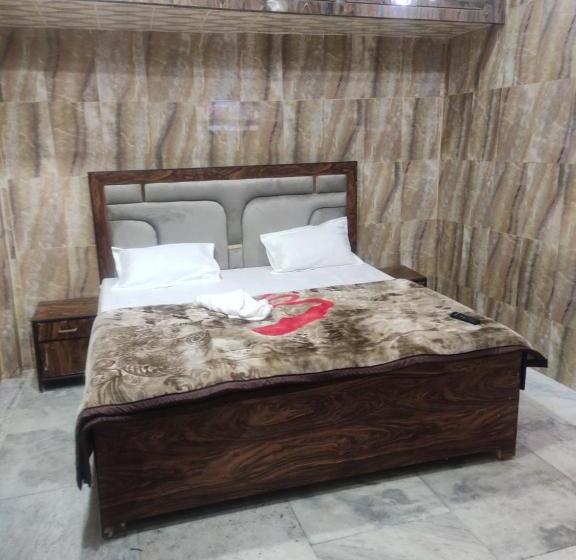 هتل Bhagvati Palace