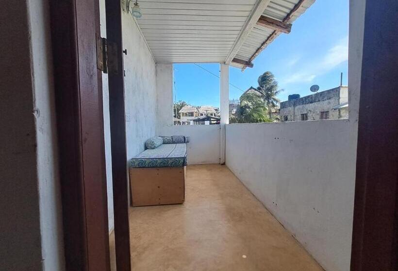 هتل کپسول Roof Top Private House