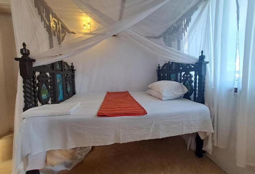 هتل کپسول Roof Top Private House