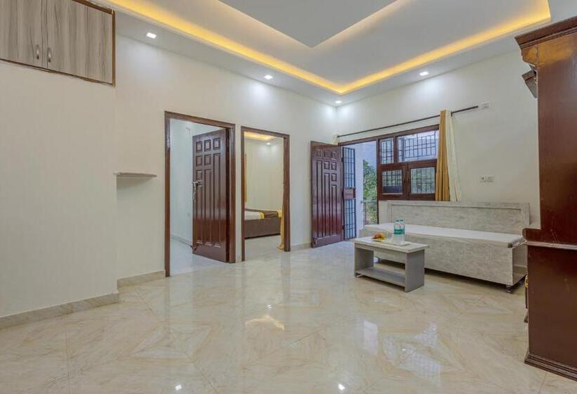 Hotel Kotabagh Grand