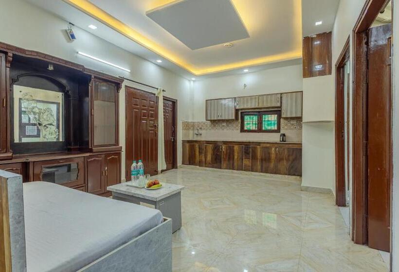 Hotel Kotabagh Grand