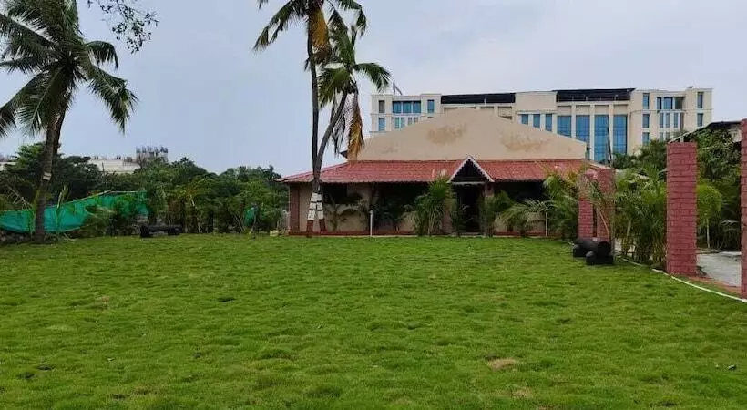 Hotelli Omr Grand Inn