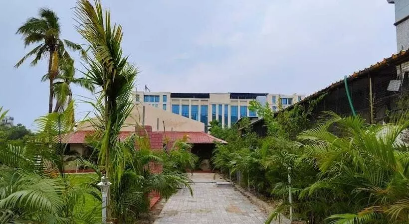 Hotelli Omr Grand Inn