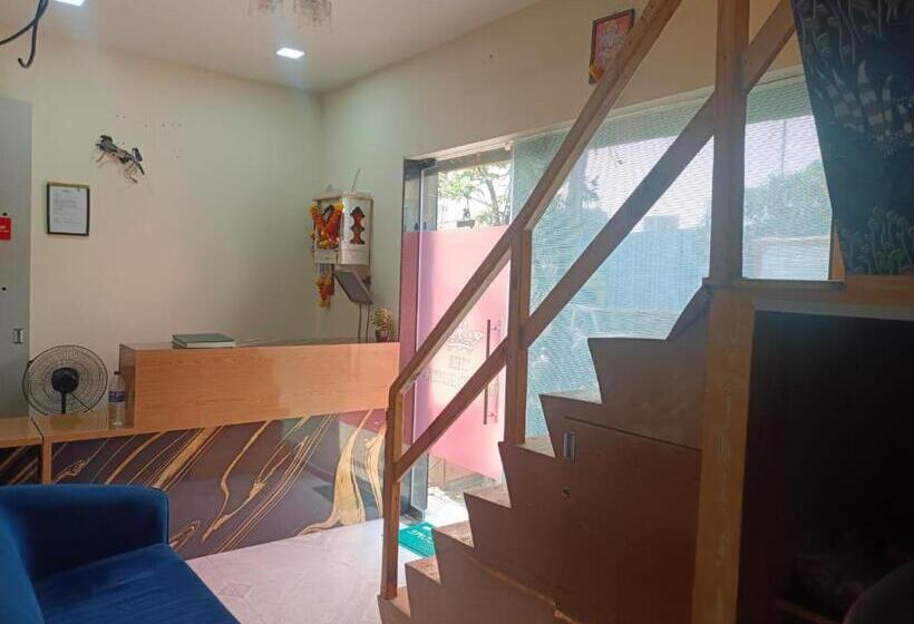 Отель The United