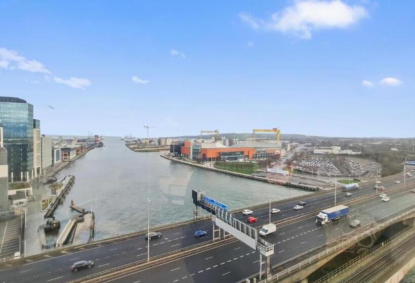 بنسيون River View Ensuite Private Room In Shared Apartment