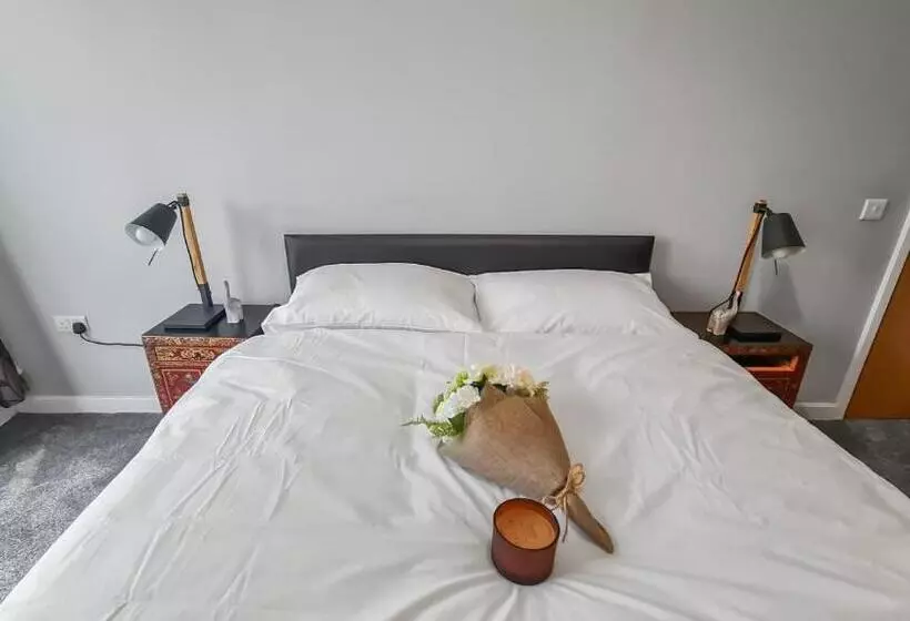 پانسیون River View Ensuite Private Room In Shared Apartment