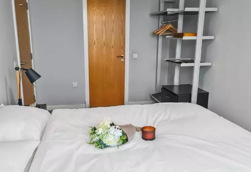 پانسیون River View Ensuite Private Room In Shared Apartment