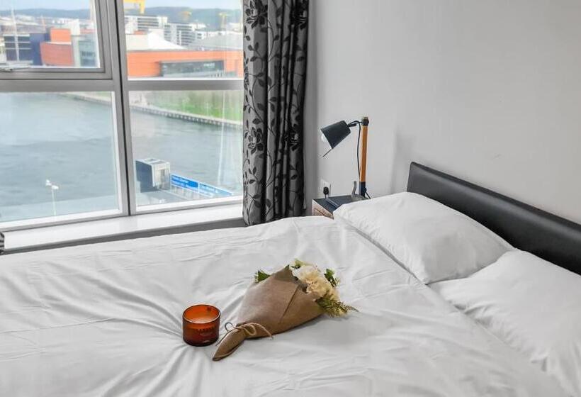 بنسيون River View Ensuite Private Room In Shared Apartment