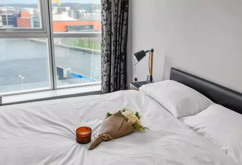 پانسیون River View Ensuite Private Room In Shared Apartment