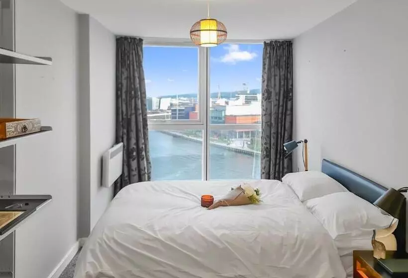 پانسیون River View Ensuite Private Room In Shared Apartment