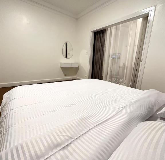 Quiet Studio In Downtown