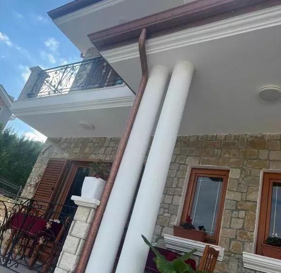 ホテル Bujtina Aldor