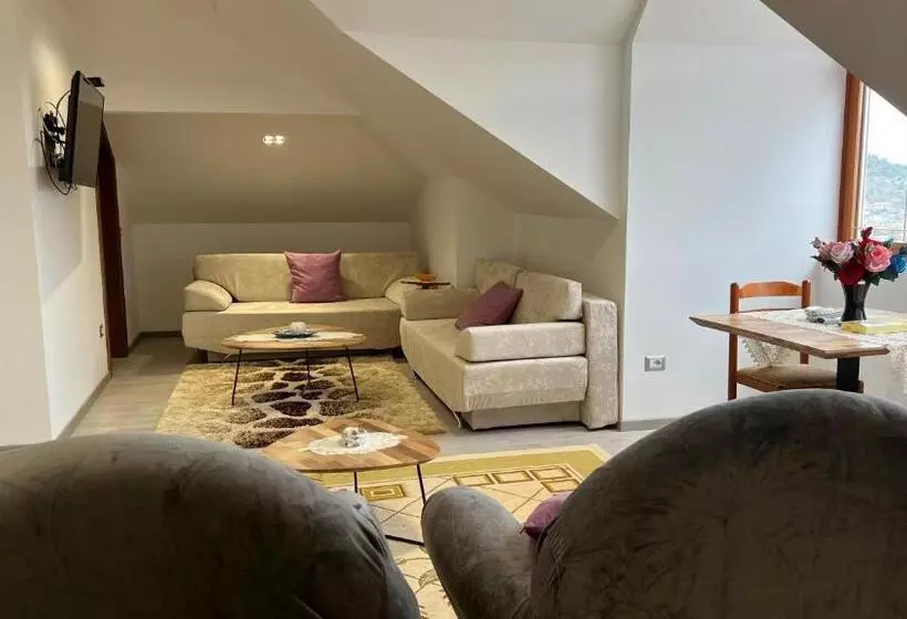 ホテル Bujtina Aldor