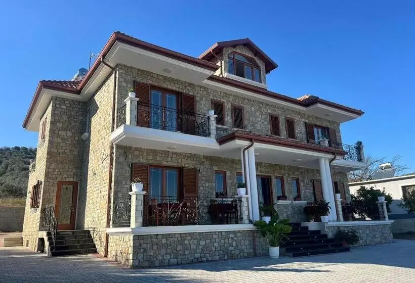 ホテル Bujtina Aldor