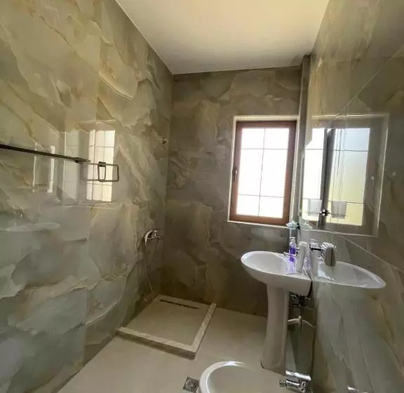 ホテル Bujtina Aldor