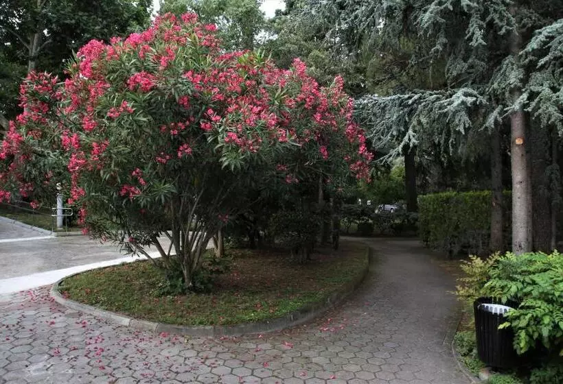 هتل Floramare Health Resort