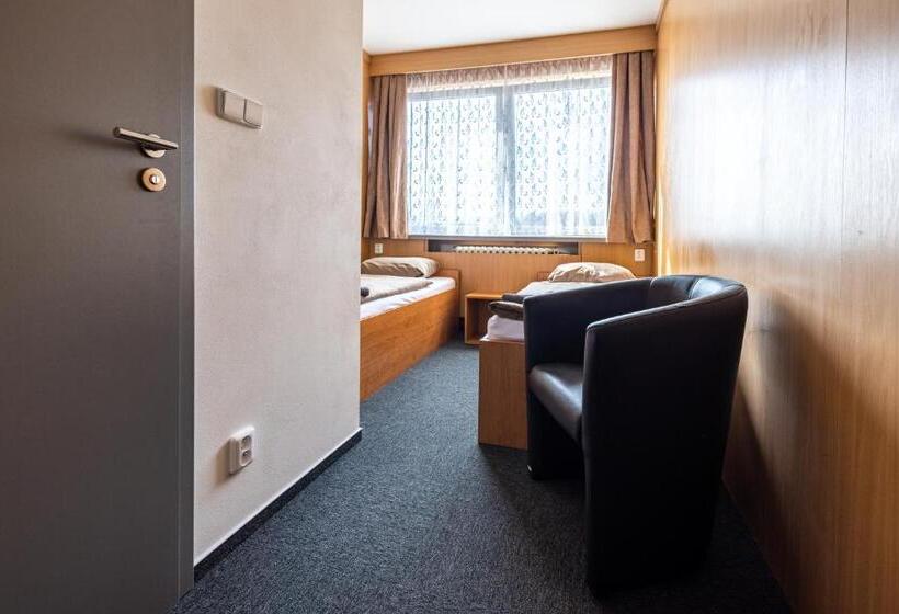 Hotel Na Zimním Stadionu Slaný