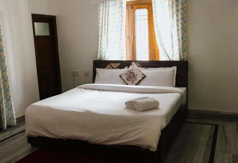 Отель Ohh Hostler