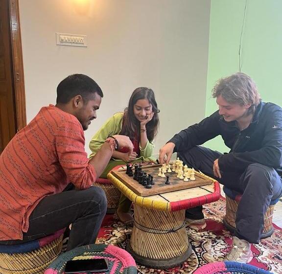 Отель Ohh Hostler