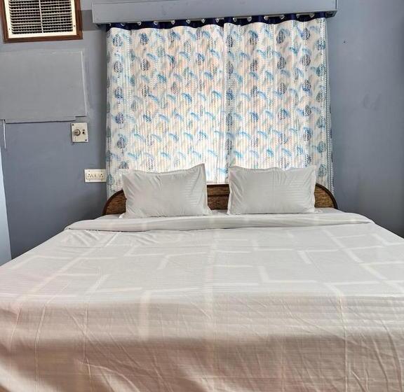 Отель Ohh Hostler