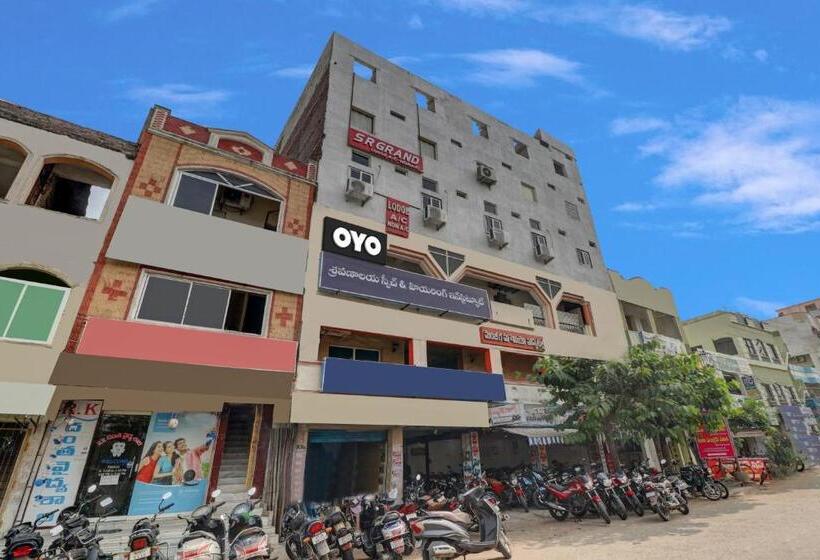 فندق Oyo Sr Grand Lodge