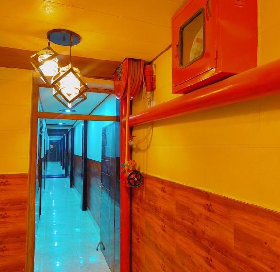 Hotel Raghunandan Near Shree Ram Janambhumi