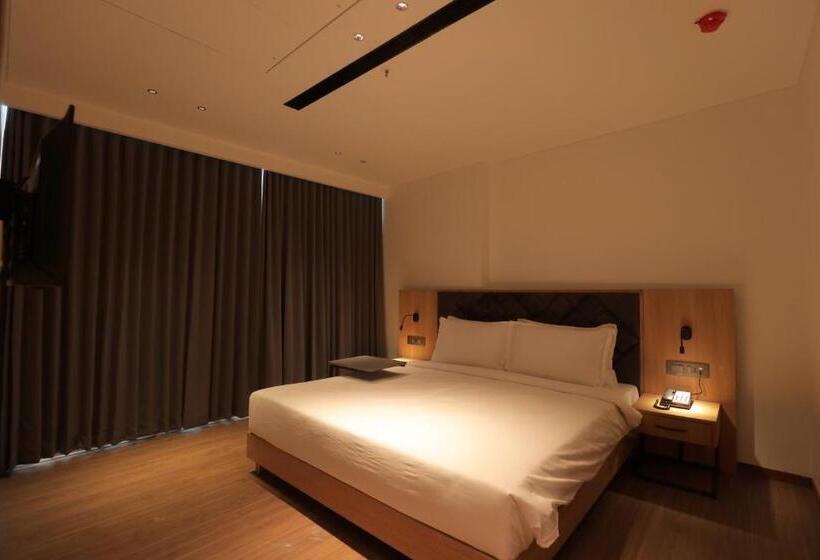 Hotel The World Surat