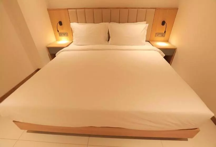 Hotelli The World Surat