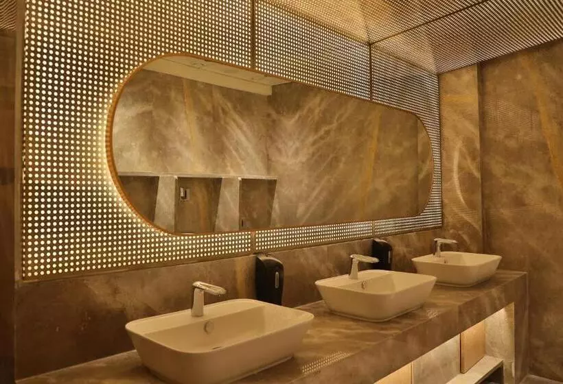 Hotelli The World Surat