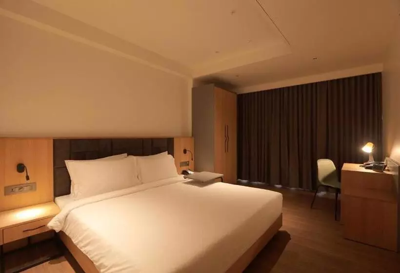 Hotelli The World Surat