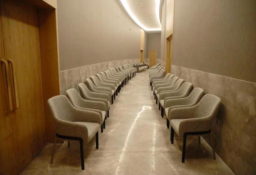 Hotel The World Surat